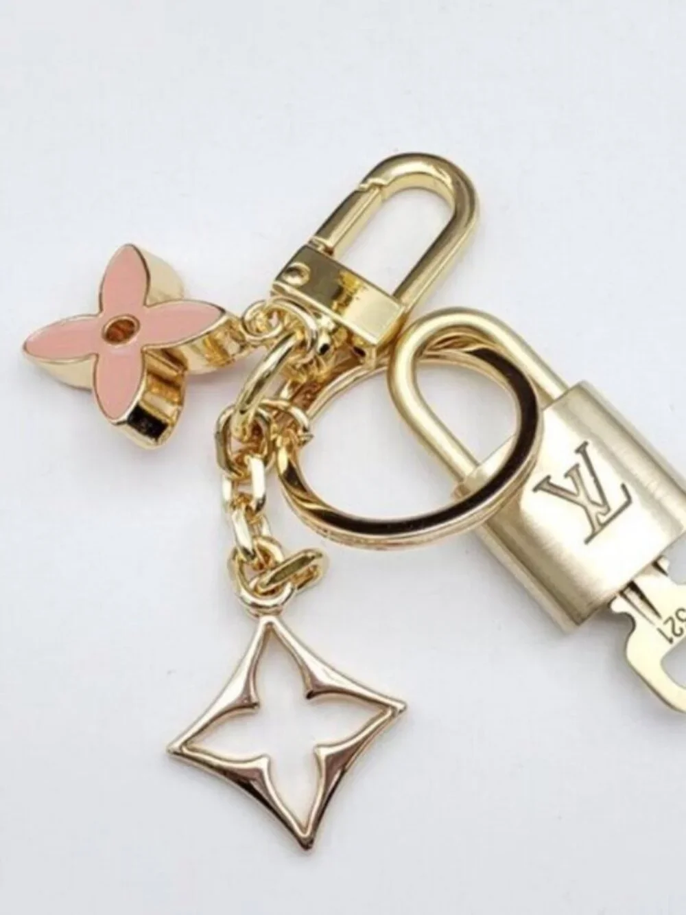 Authentic LV Gold Padlock 🔒 Keychain Charm for Louis Vuitton Bags - Picture 6 of 11